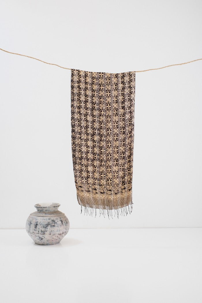 Syal Batik Sutra Kawung Bribil - Black - 45