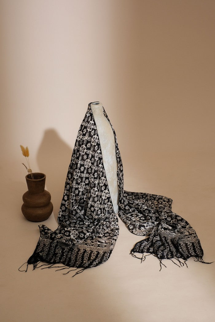 Syal Batik Sutra Kawung Mata - Black - 45