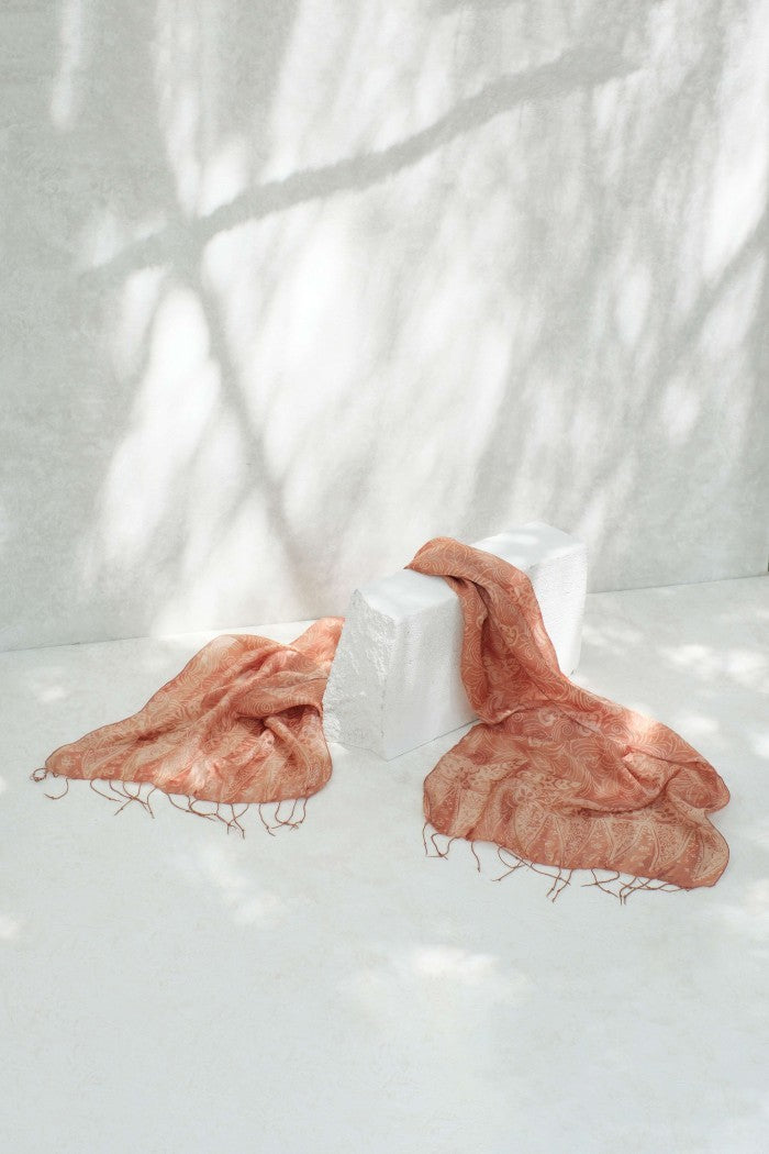 Syal Batik Sutra Guratan Daun - Cream - 45