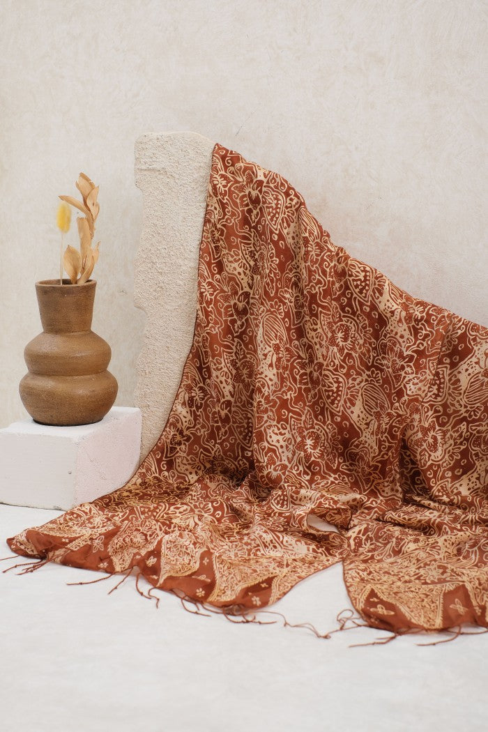 Syal Batik Sutra Bunga Anturium - Brown - 45