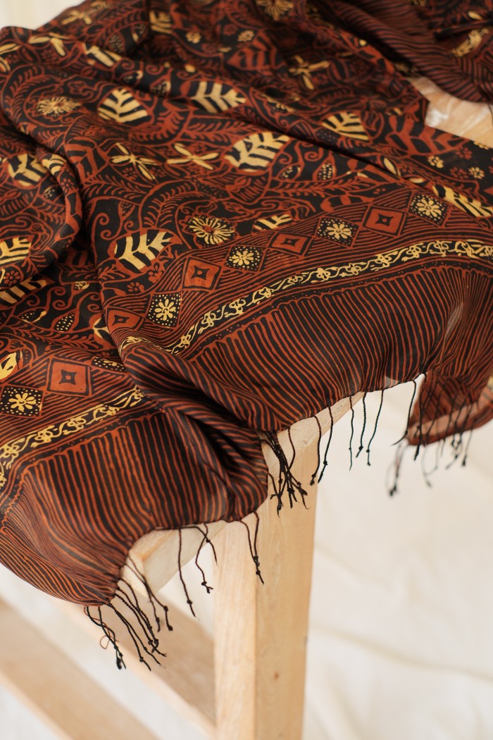 Selendang Sutra Batik - Daun Garis - 90