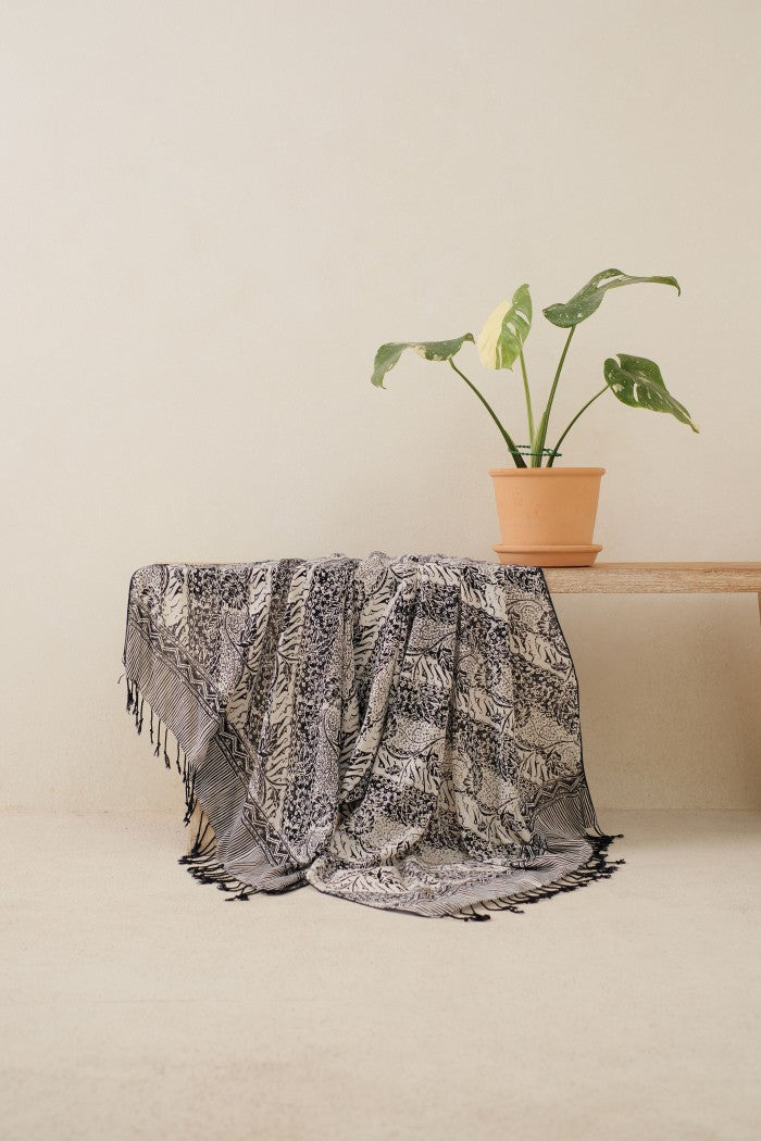 Selendang Batik TCE Parang Bunga Black - 80