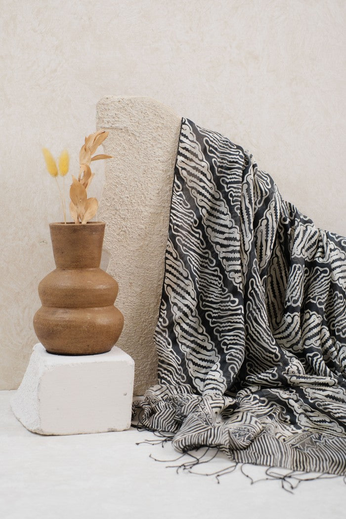 Selendang Sutra Batik - Parang Tuding in Grey - 90