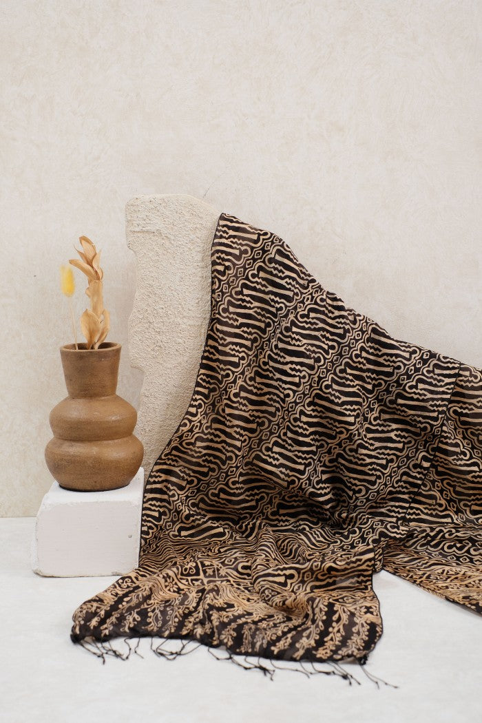 Syal Batik Sutra Parang Curigo - Black - 45