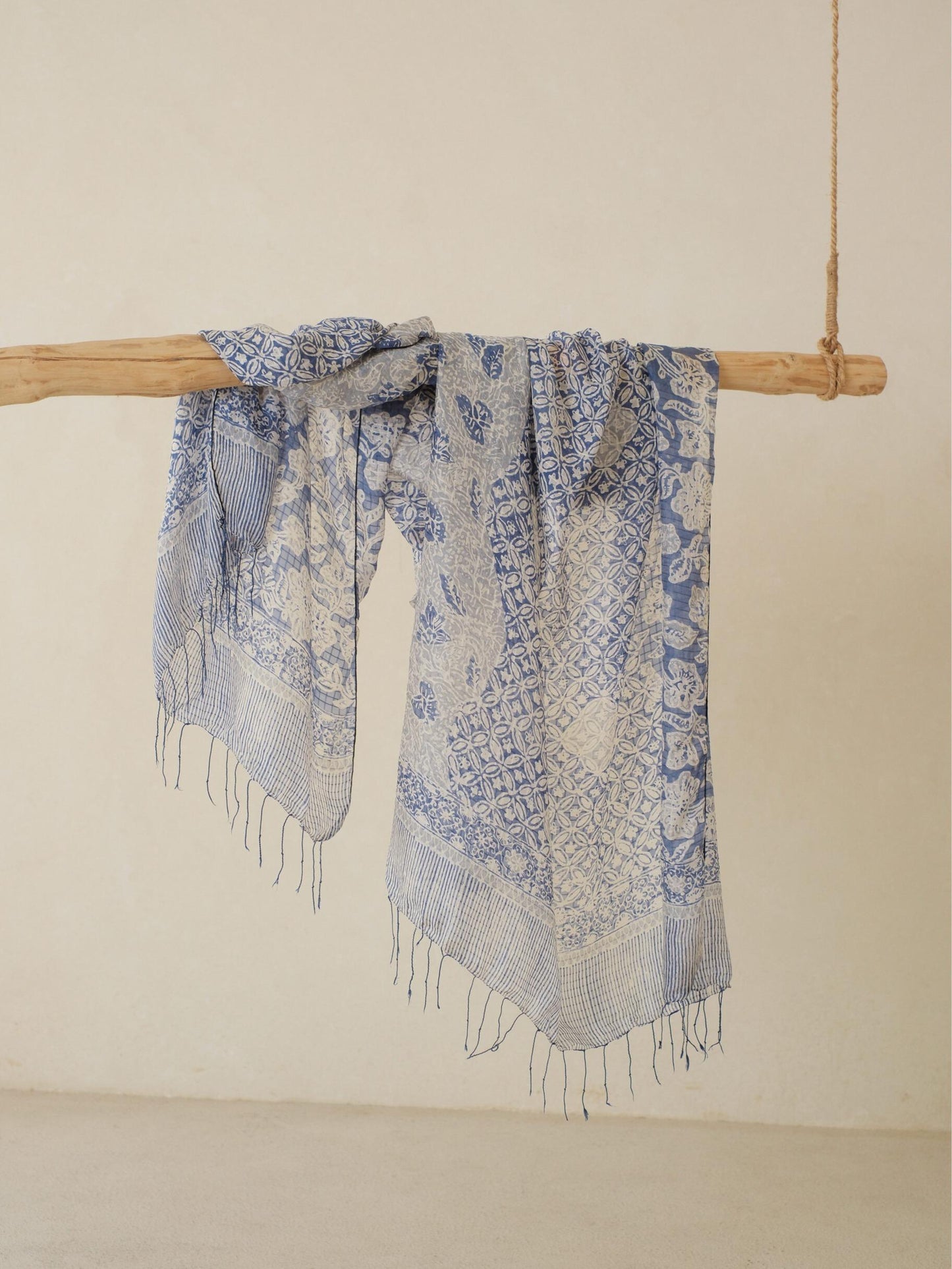 Batik Ratu - Selendang Sutra Batik - Kawung Daun - Blue White