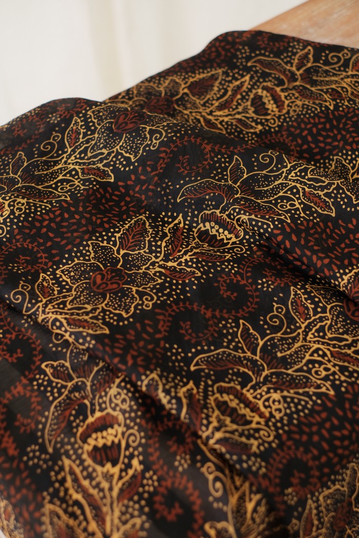 Selendang Sutra Batik - Bunga Titik in Black - 90