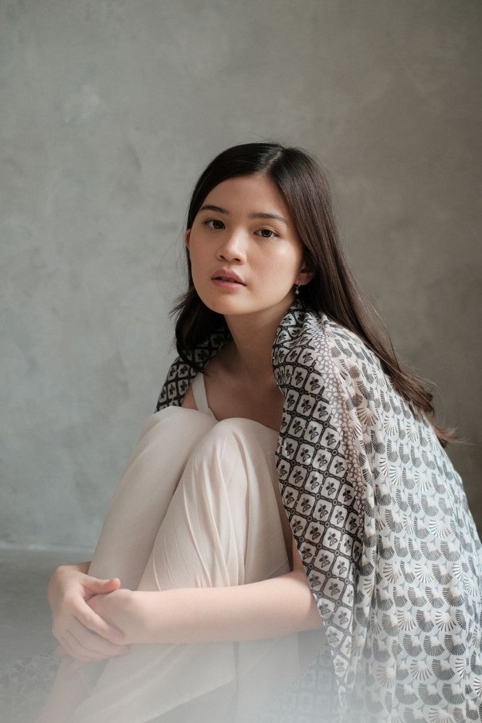 Pasha Black Shawl