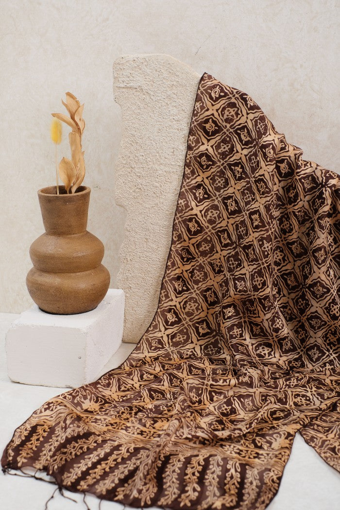 Syal Batik Sutra Kotak Bintang - Brown - 45