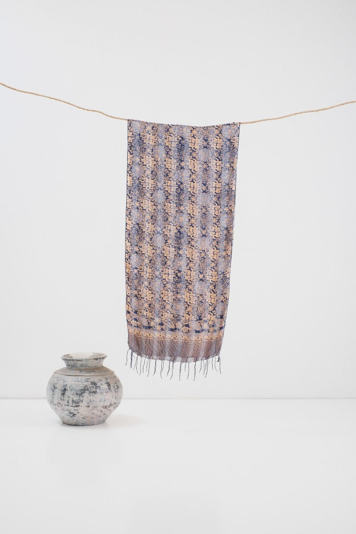 Syal Batik Sutra Rereng Bilik Daun - Blue - 45