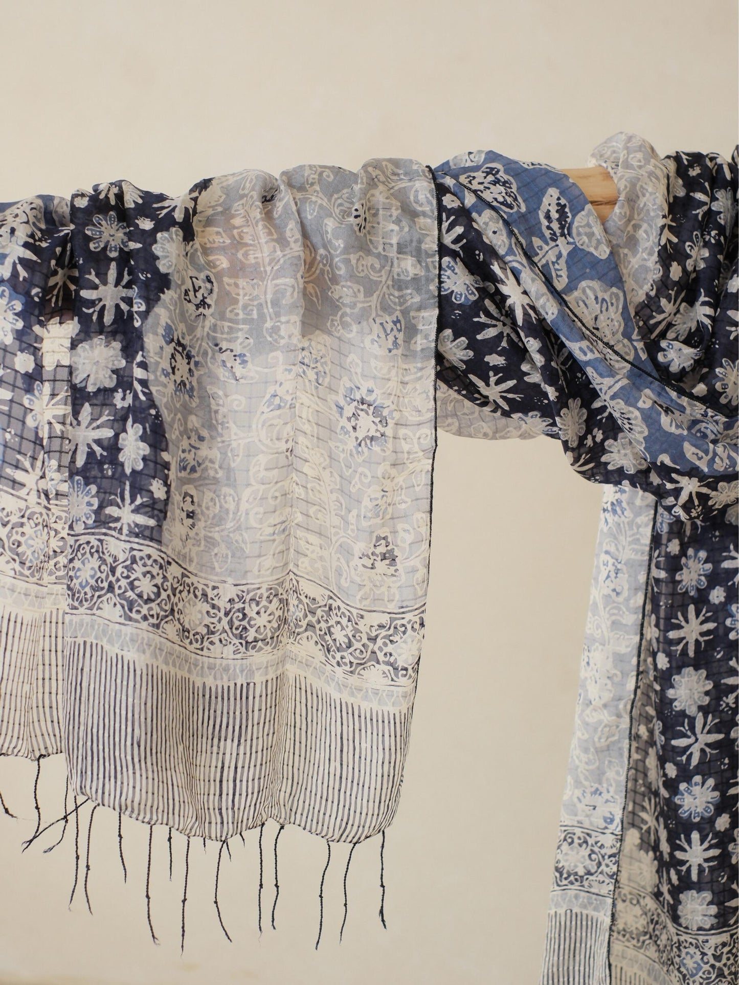 Batik Ratu - Selendang Sutra Batik - Truntum Daun - Dark Blue