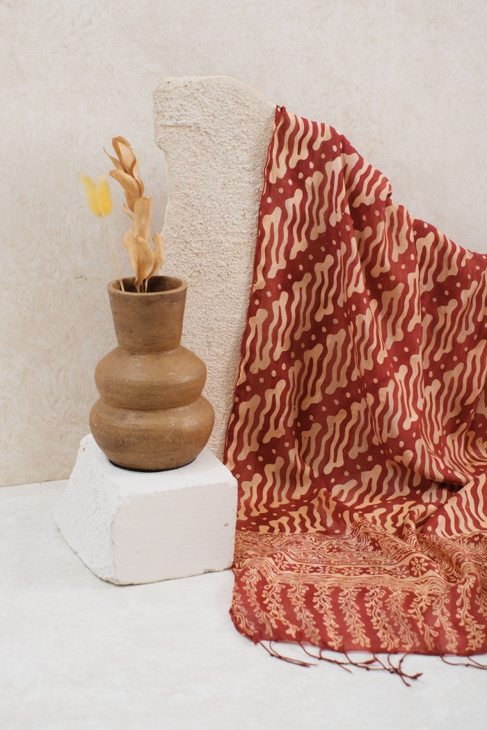 Syal Batik Sutra Parang Tuding - Red - 45