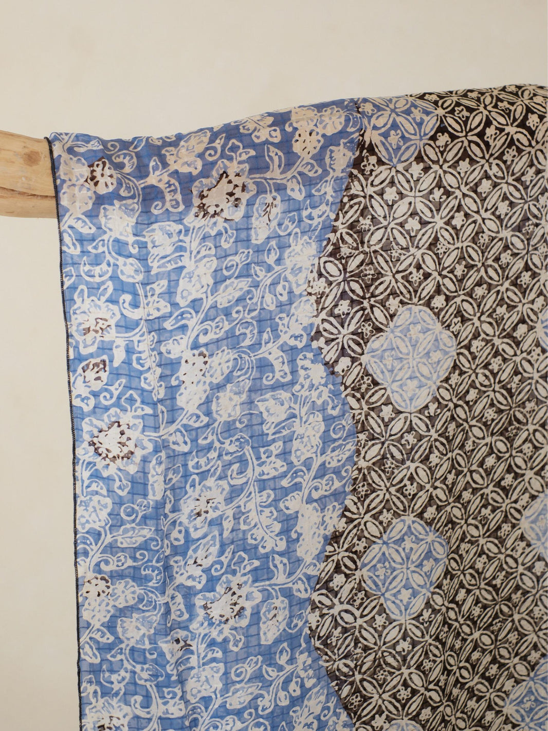 Batik Ratu - Selendang Sutra Batik - Kawung Daun - Black Blue