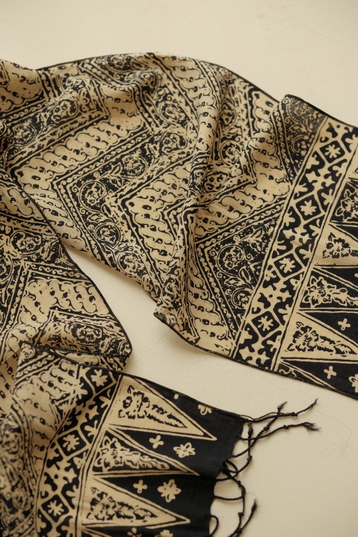 Scarf Batik Parang Kelok - Black | DNE