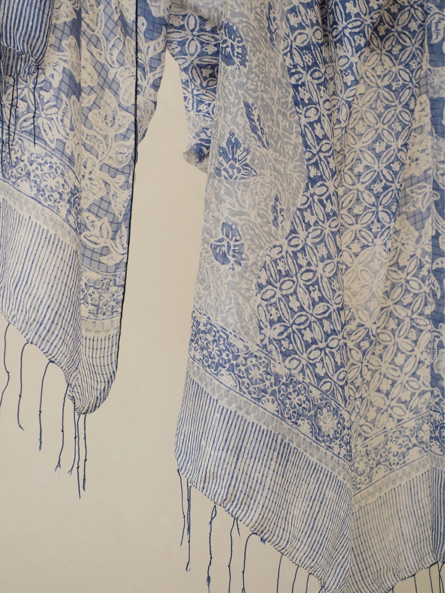 Batik Ratu - Selendang Sutra Batik - Kawung Daun - Blue White