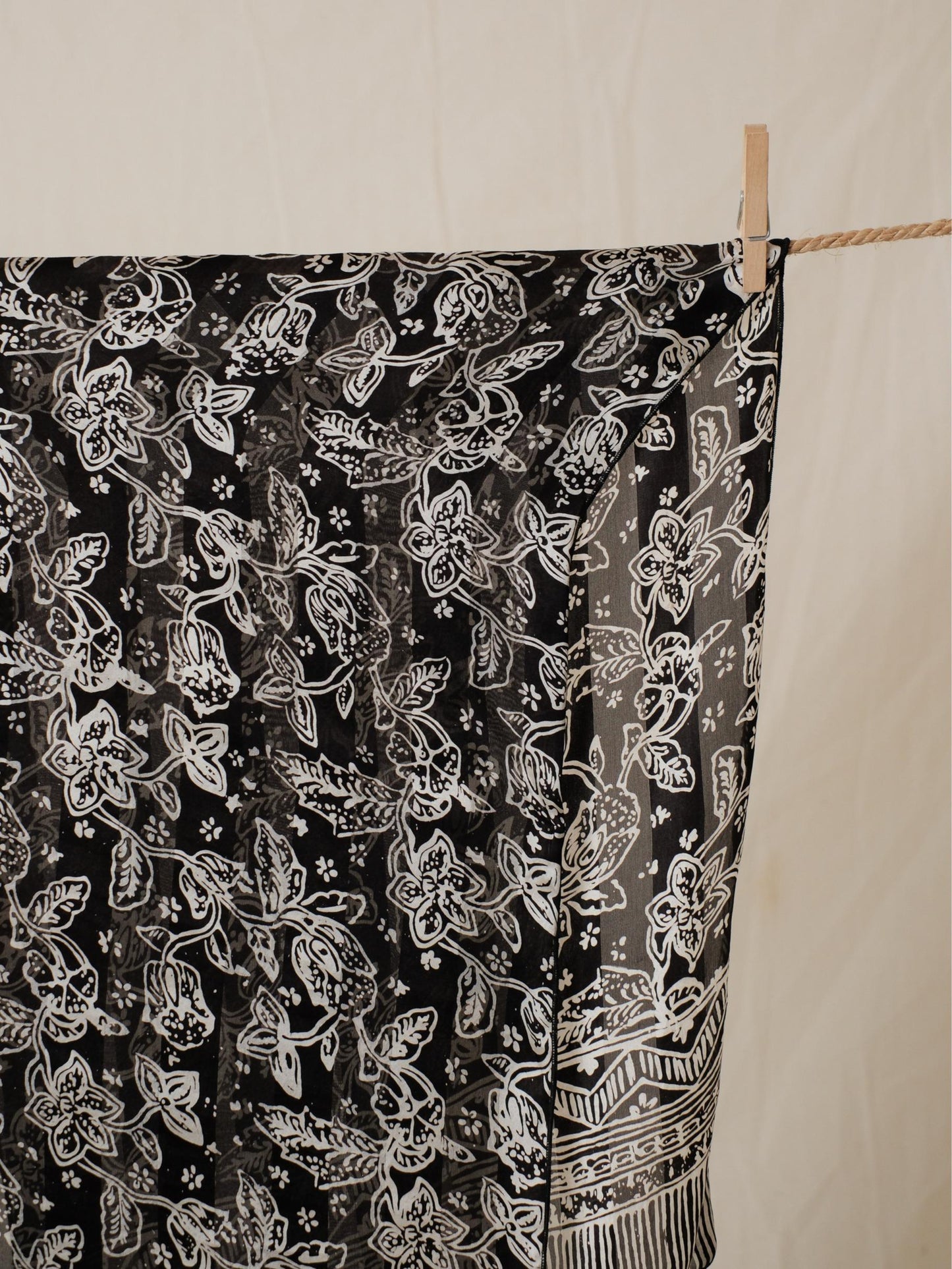 Syal Batik Sutra - Daun Lembayung - Black - 35