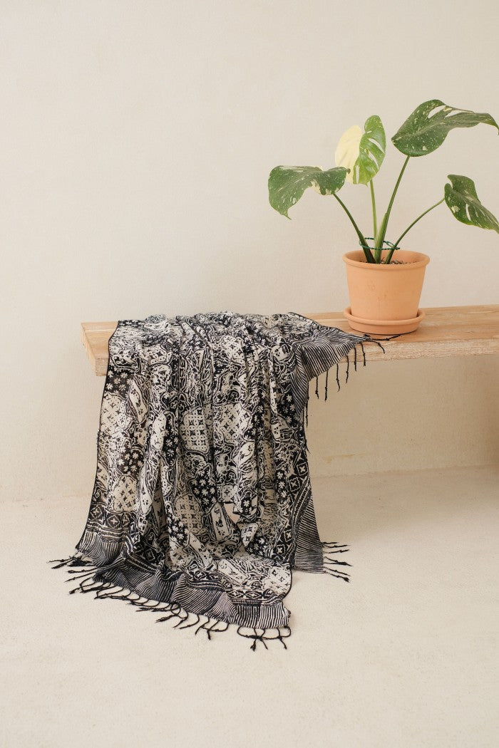 Selendang Batik TCE Sekar Jagad Black - 80