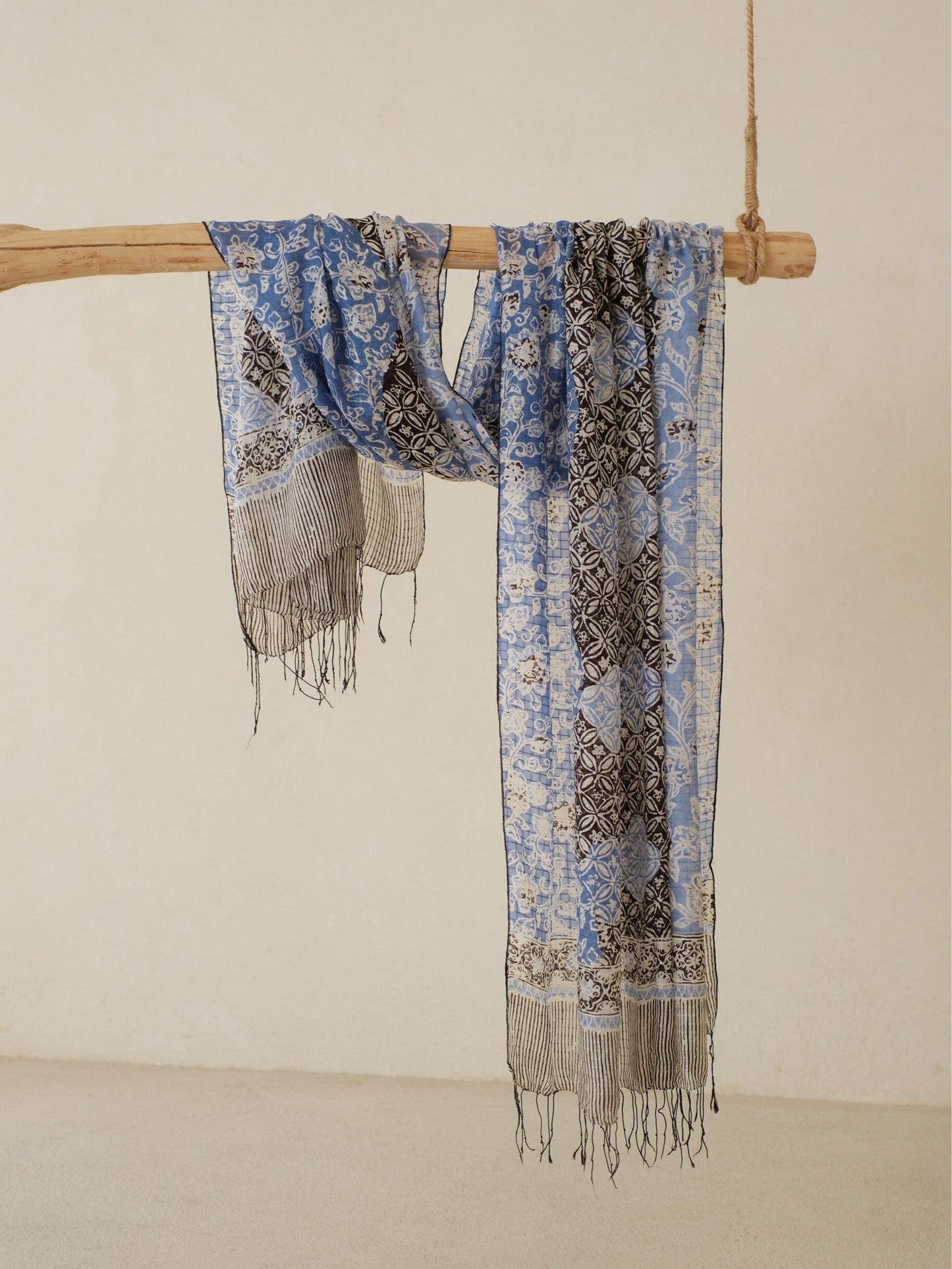 Batik Ratu - Selendang Sutra Batik - Kawung Daun - Black Blue
