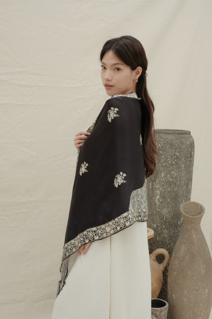Syal Sutra Batik Premium - Selaras Black Grey