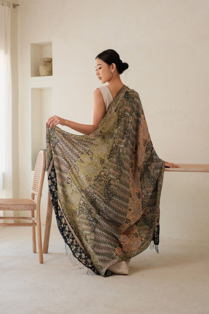 Rimba Jawi in Peach - Selendang Sutra Batik Tulis