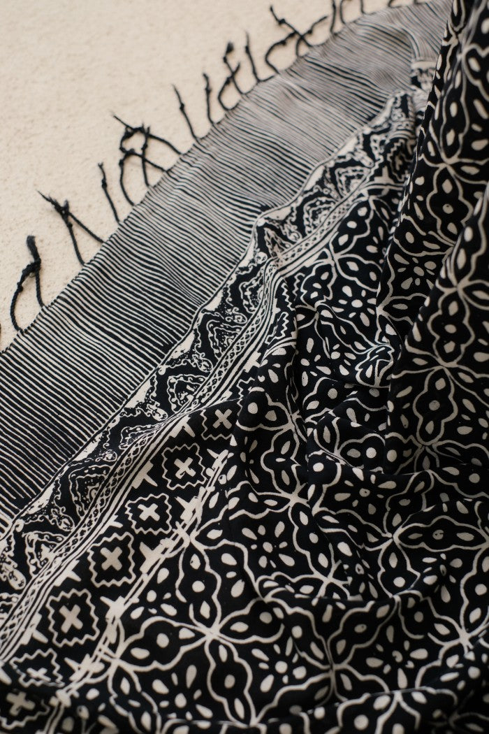 Selendang Batik TCE Kawung 2 Black - 80