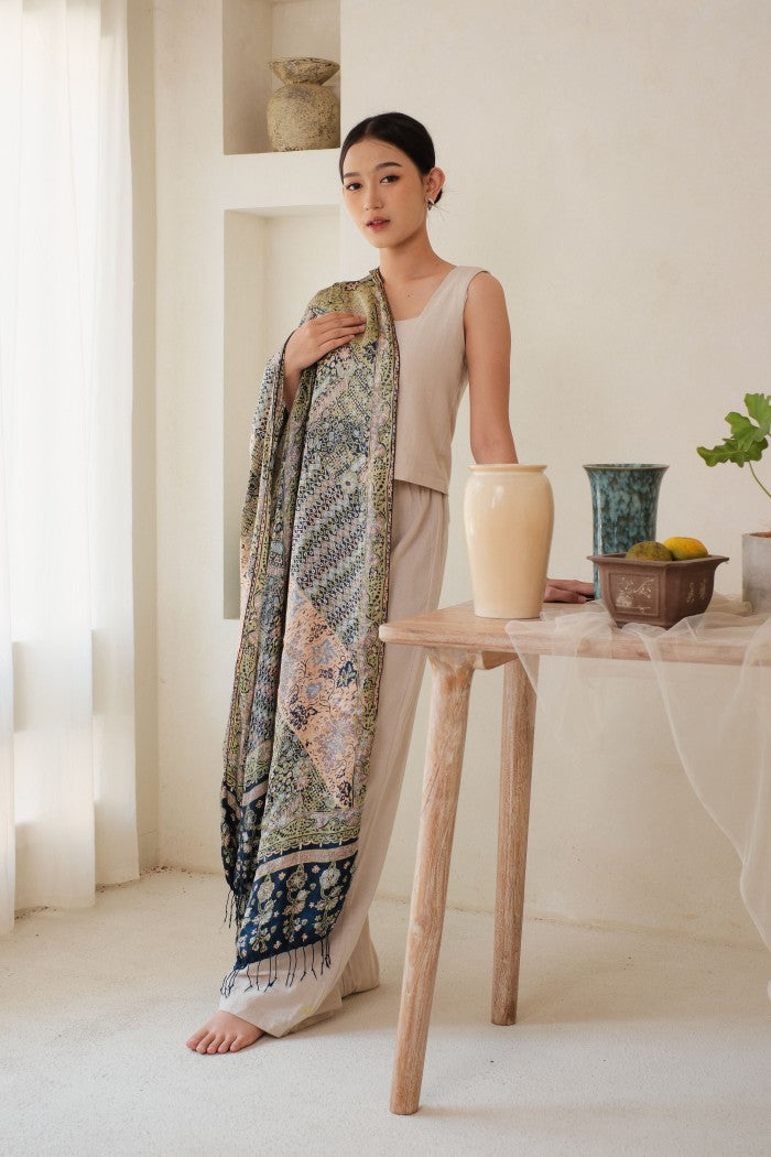 Rimba Jawi in Peach - Selendang Sutra Batik Tulis