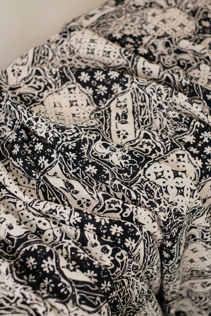 Selendang Batik TCE Sekar Jagad Black - 80