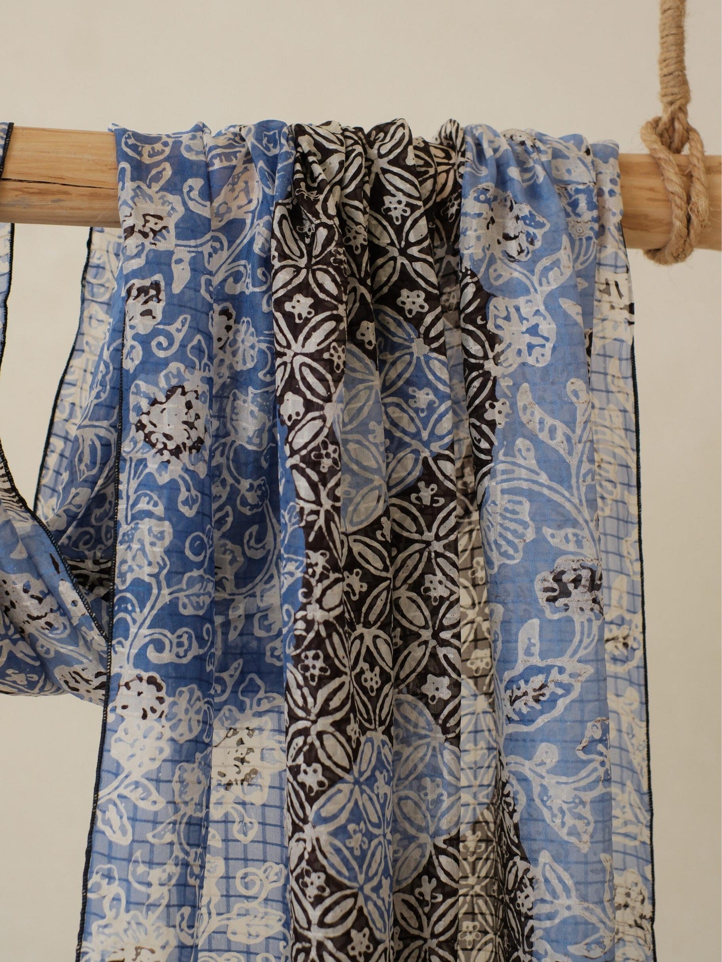 Batik Ratu - Selendang Sutra Batik - Kawung Daun - Black Blue