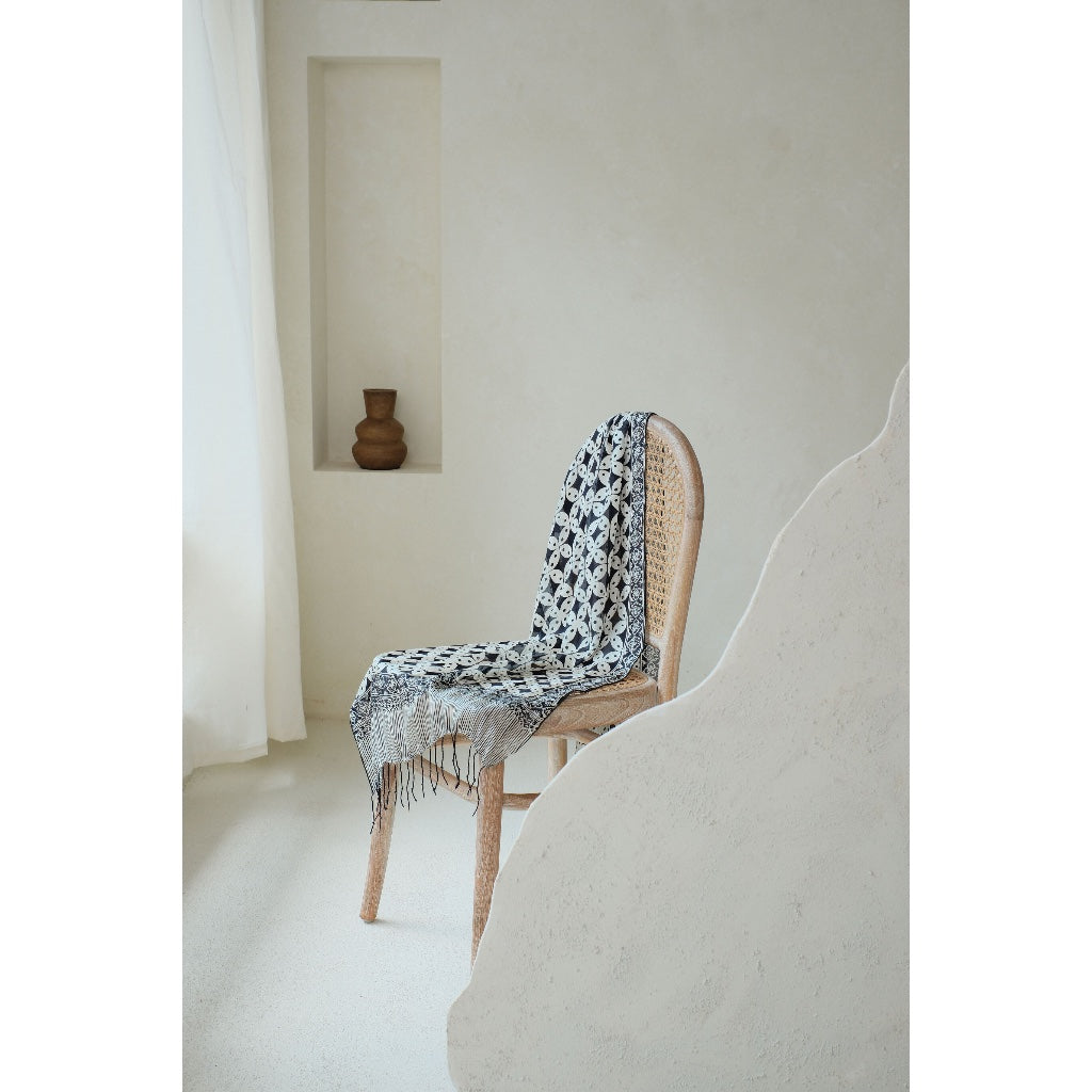 Syal Batik Sutra Kawung in Black - 55