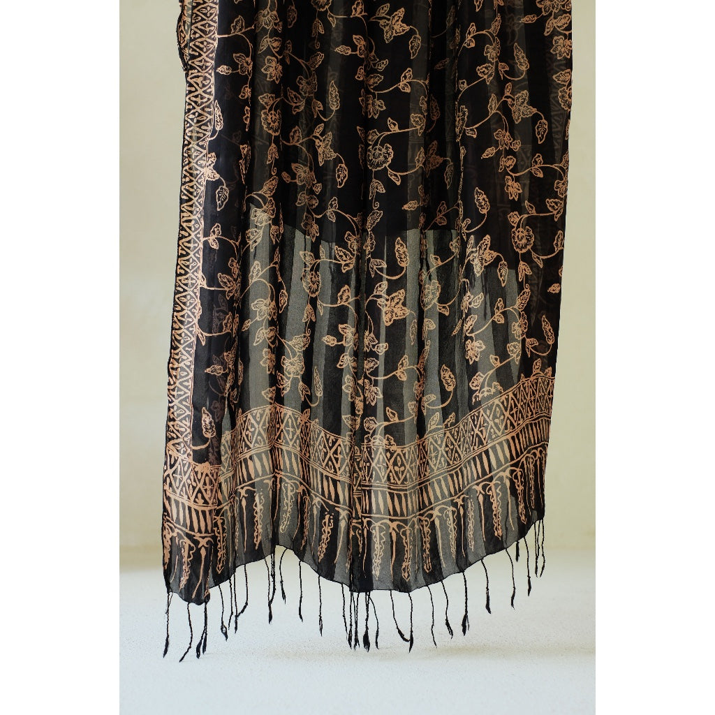 Selendang Sutra Batik Susan in Black