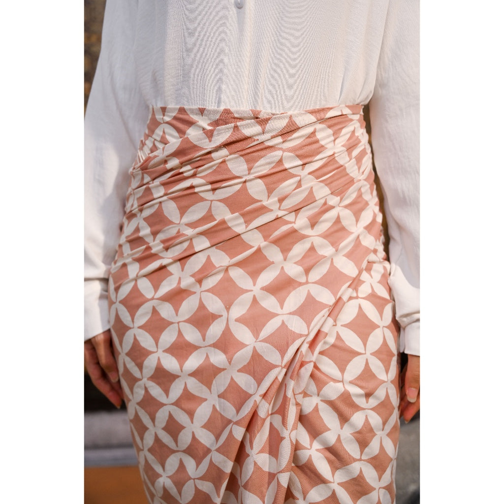 Kana in Cream - Rok Lilit Batik