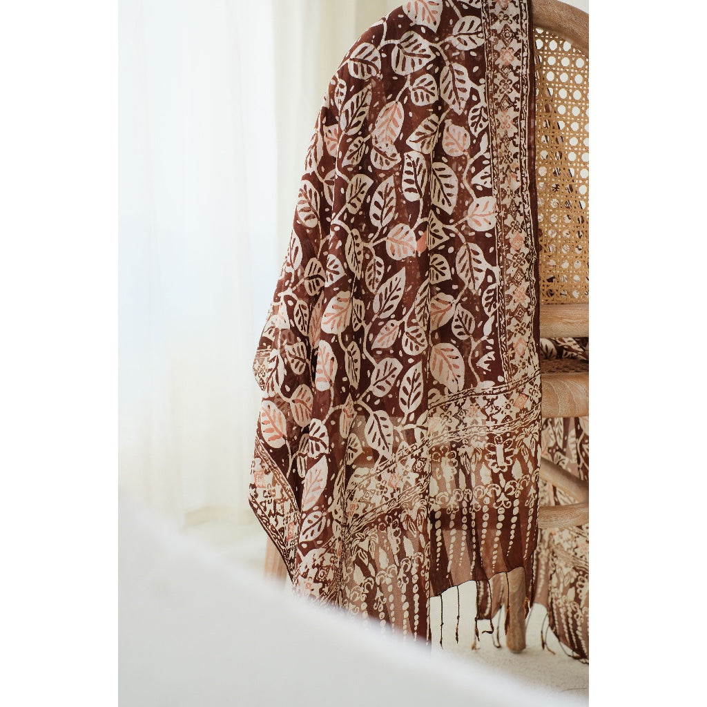 Syal Batik Sutra Calathea in Brown - 55