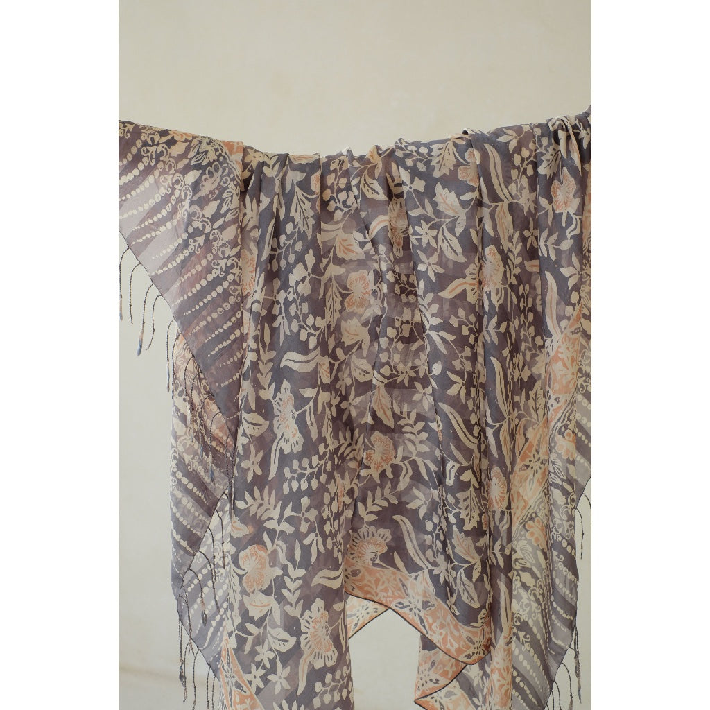 Daun Rambat in Grey - Selendang Sutra Batik