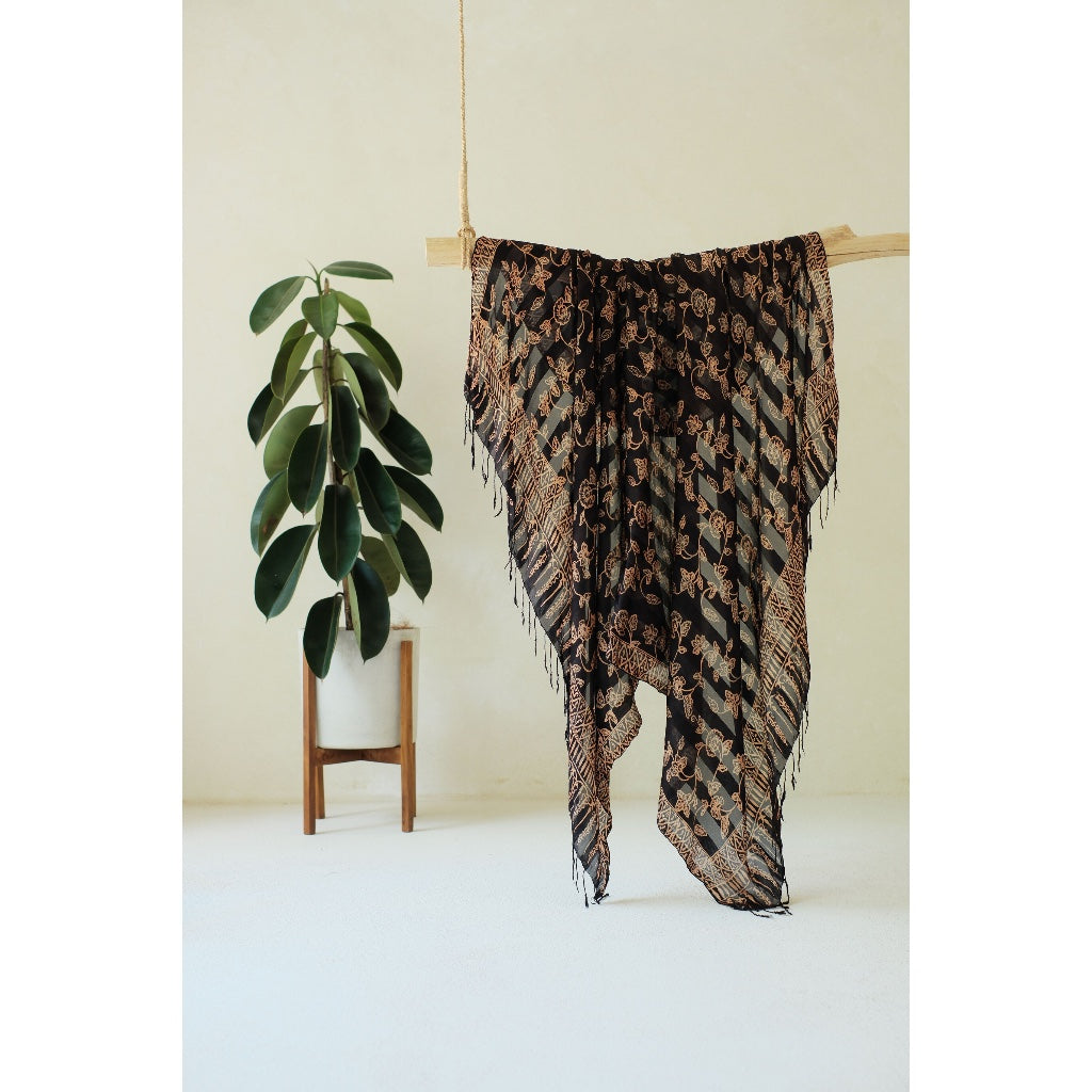 Selendang Sutra Batik Susan in Black
