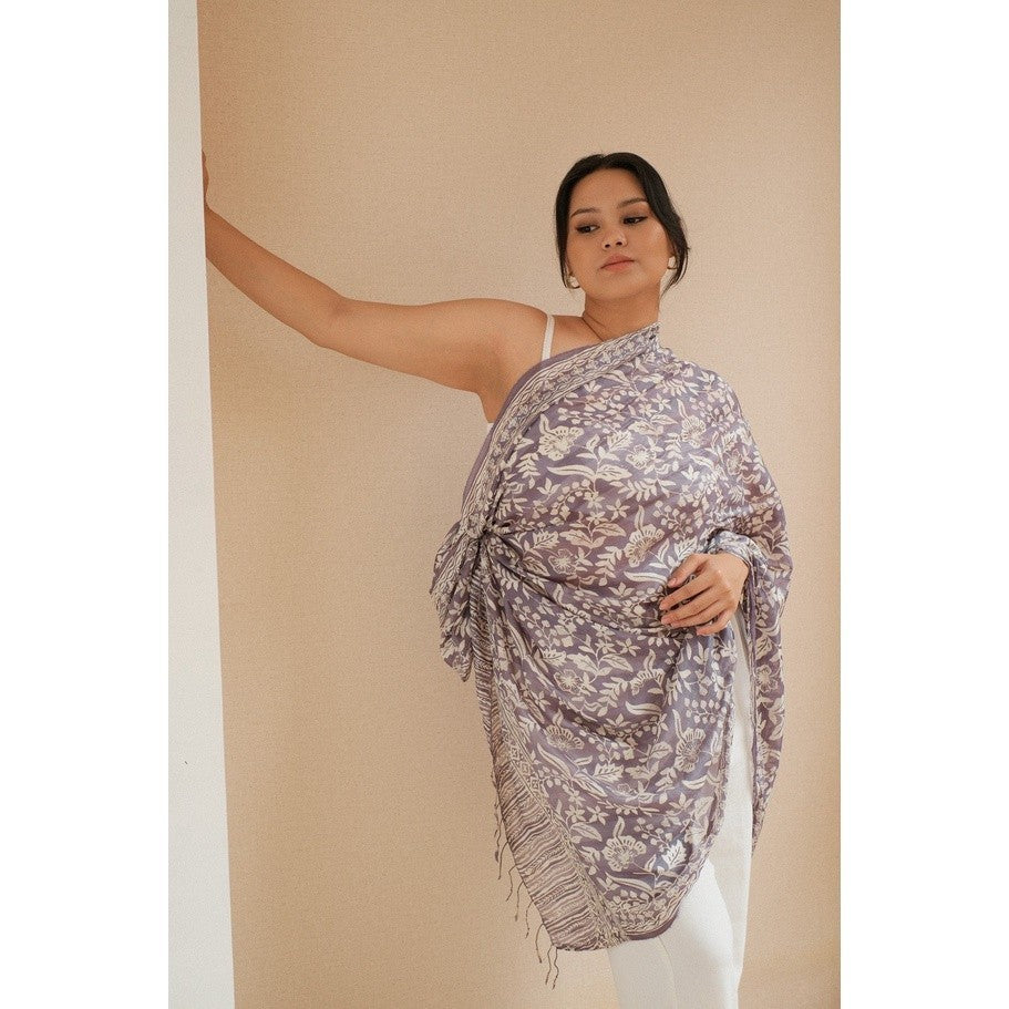 Selendang Batik Sutra Grey 01