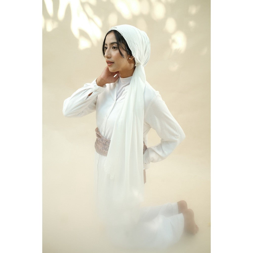 Embroidery Hijab Shawl - Hanna - Snow