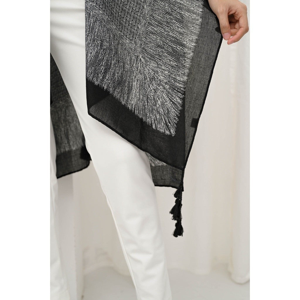 Juri Outer in Black