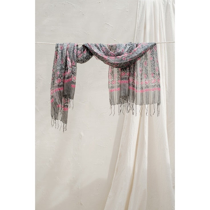 Selendang Batik Sutra Grey 02