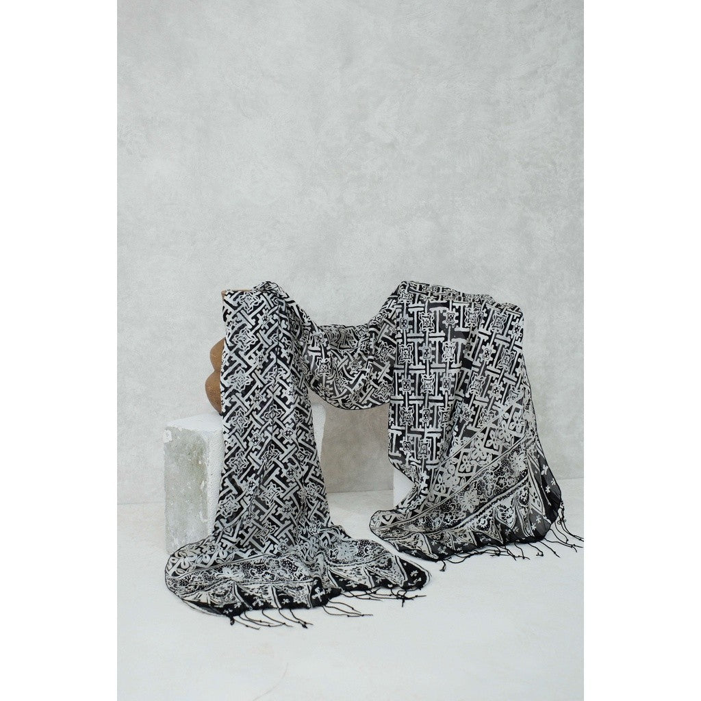 Syal Batik Sutra Rereng Bilik - Black - 45