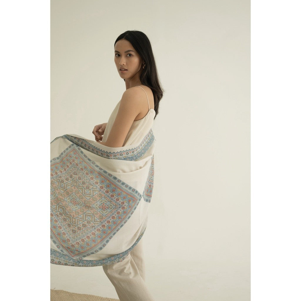 (DEFECT SALE) Isyana White Shawl