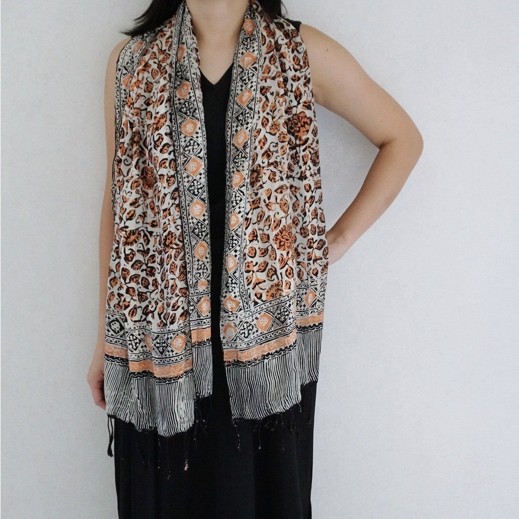 Syal Batik Sutra Black-Orange 02