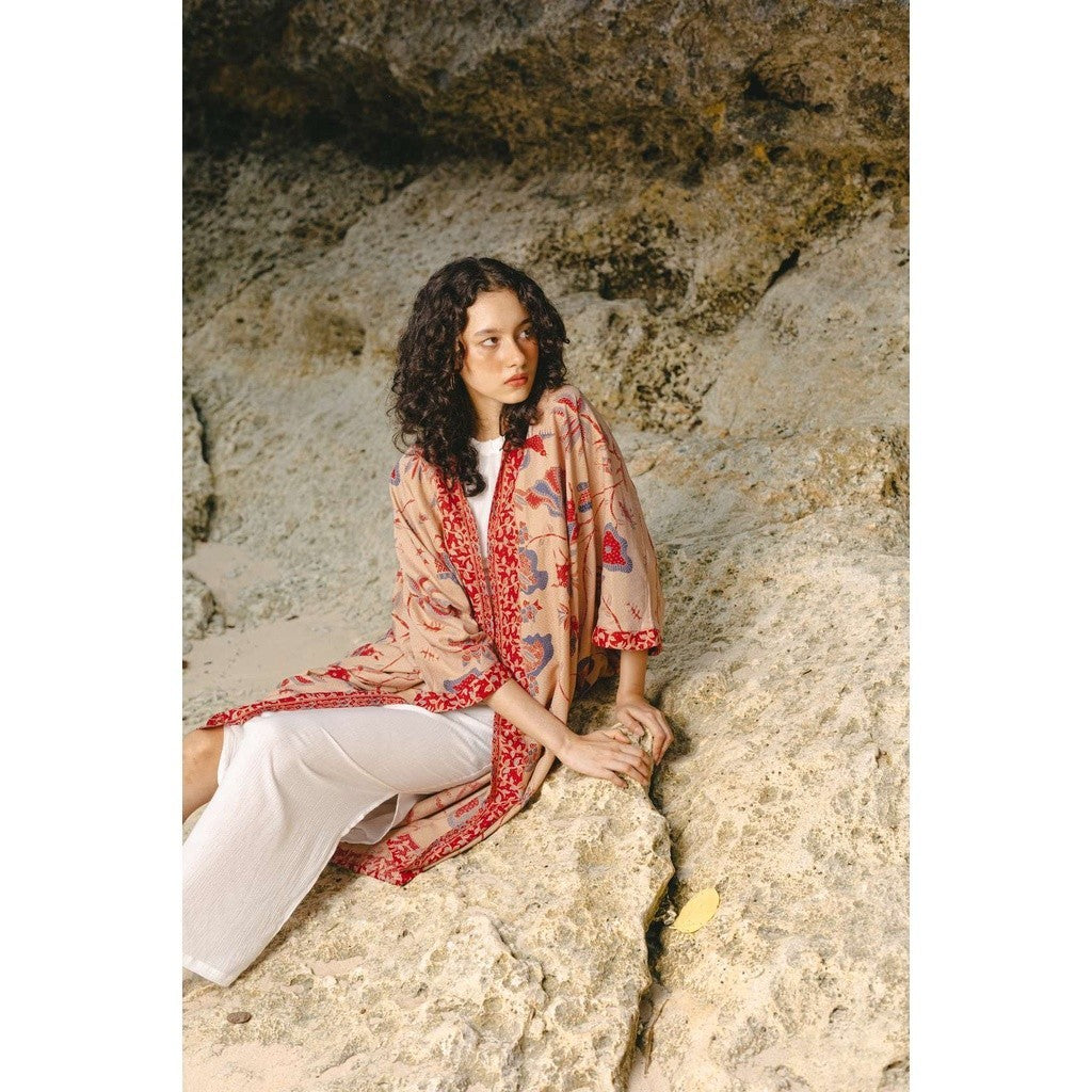 Amira Outer 03