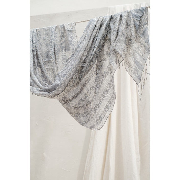 Selendang Batik Sutra Grey 04