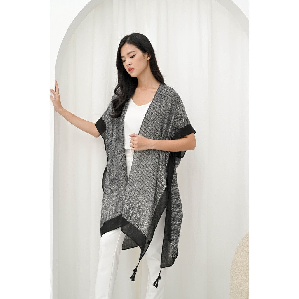 Juri Outer in Black