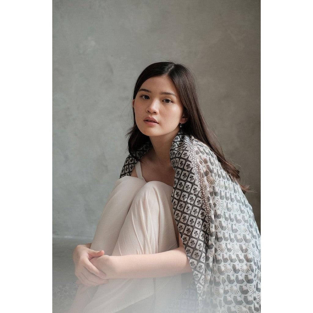 (DEFECT SALE) - Pasha Black Shawl