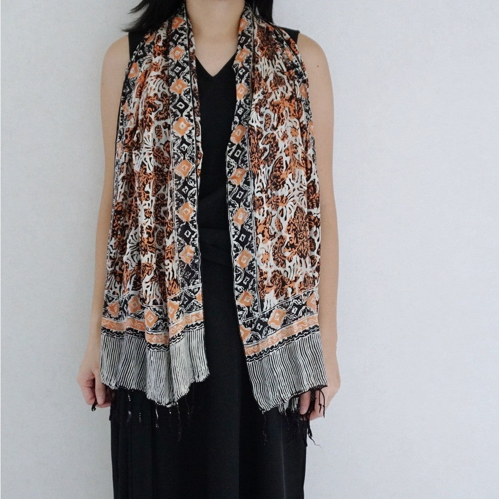 Syal Batik Sutra Black-Orange 01