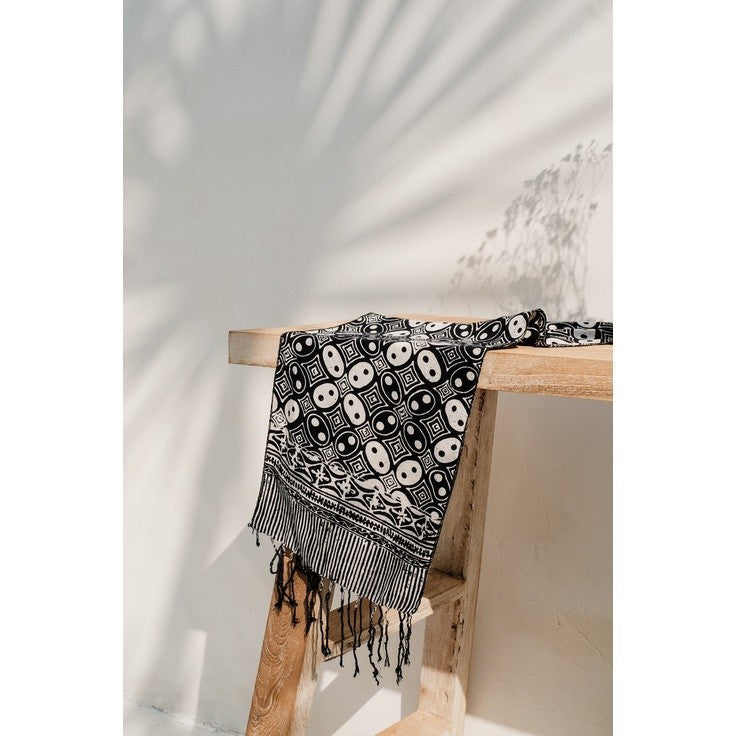 Scarf Batik TCE Kawung Black