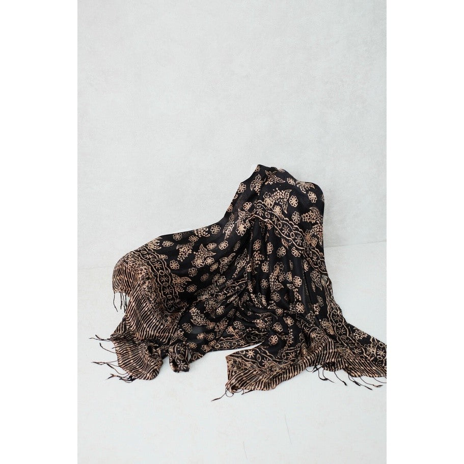 Selendang Batik Sutra Black 01