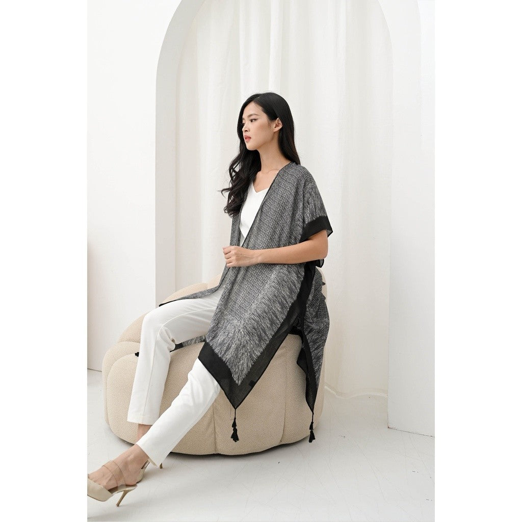 Juri Outer in Black