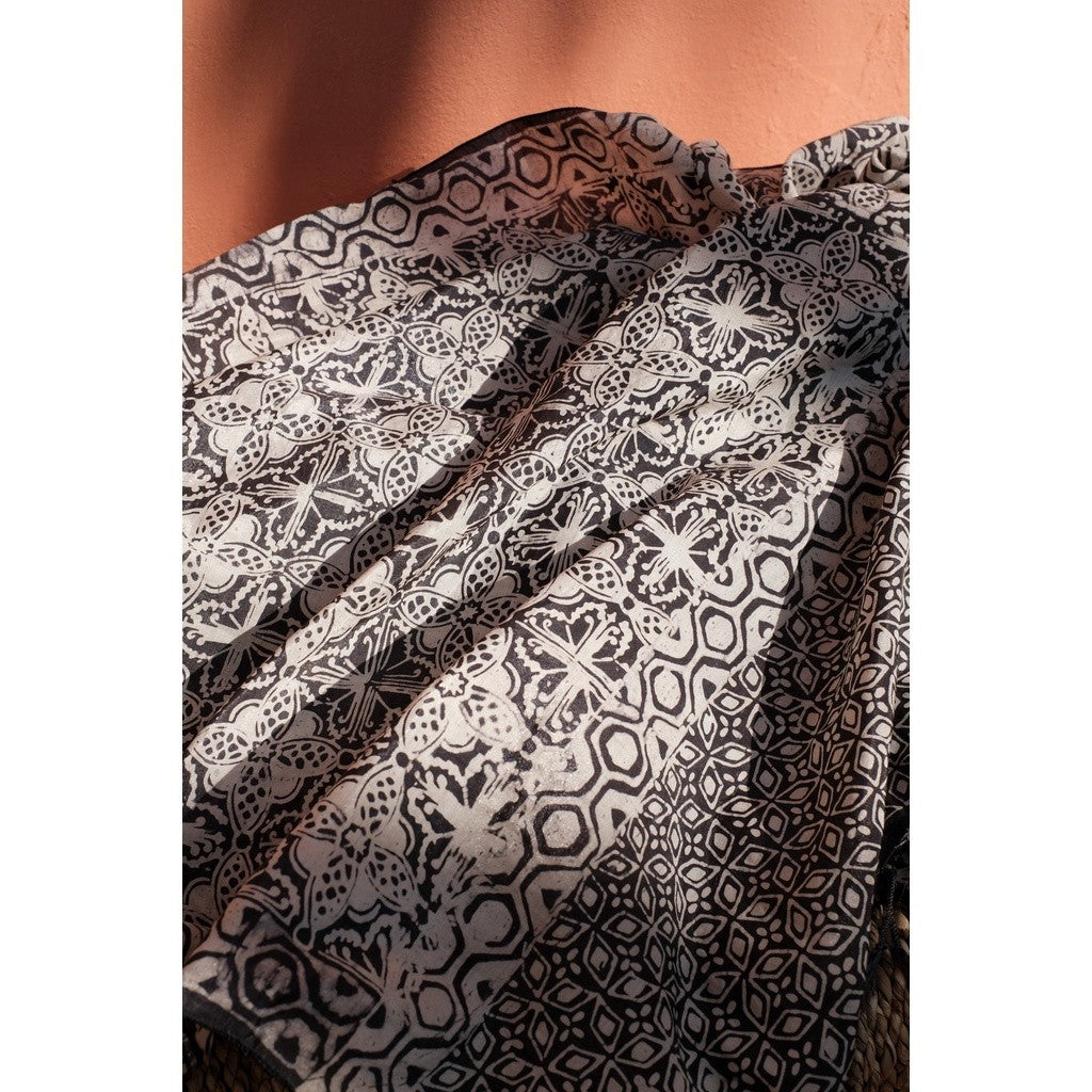Scarf Batik Kawung - Black