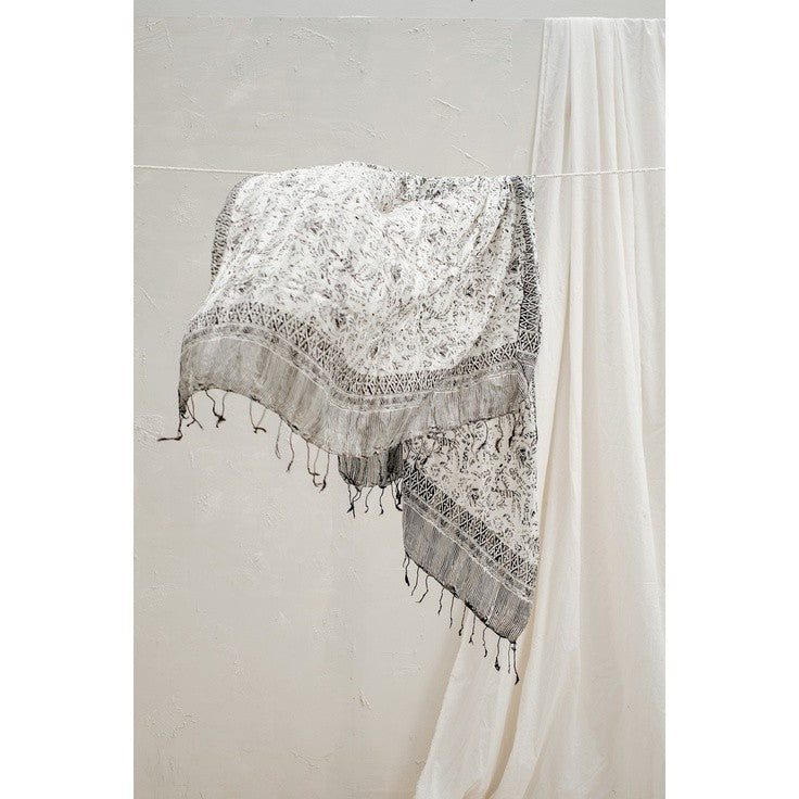 Selendang Batik Sutra Black 02